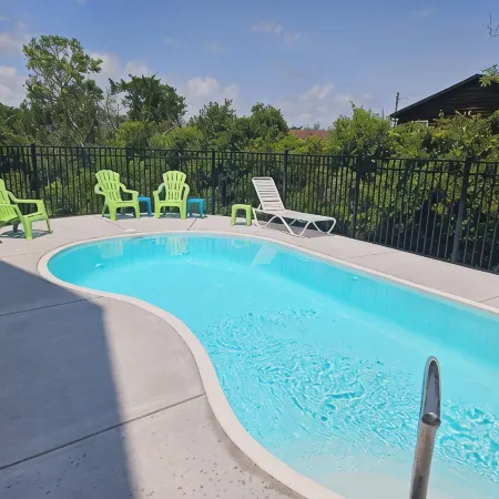 Emerald Isle,  Family vacation home, walk to beach and sound with in ground pool