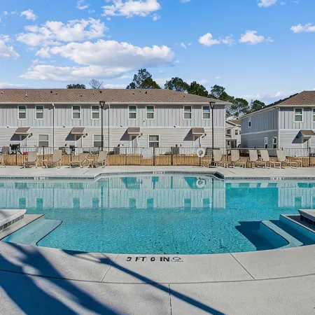 LUXURY TOWNHOME NEAR DOWNTOWN AND PENSACOLA BEACH