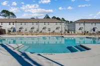 LUXURY TOWNHOME NEAR DOWNTOWN AND PENSACOLA BEACH