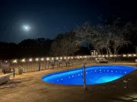 Beautiful 5/5.5 Home on 5 Acres w/Private Pool. River Access 2 m. Away - Pools