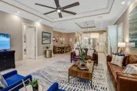 Beach! 2 Masters w Kings, Pets, Queen ensuite, hot tub, private heated Pool - 4-Star