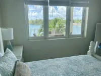 Luxury 2/2 Sleeps 6. Grand Bahama Condo w/ POOL, Boat Dock plus close to BEACH!