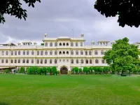 Grand Uniara A Heritage Hotel โรงแรมใกล้เพียรลา มณเฑียร