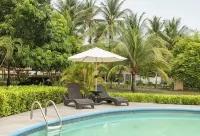Experience the jungle of Costa Rica!! Direct oceanfront property for 8 guests. - 游泳池