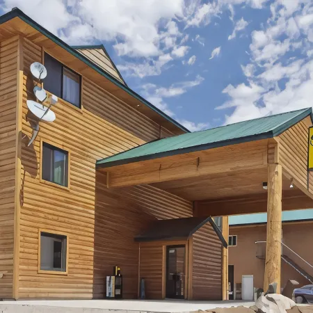 Super 8 by Wyndham Cooke City Yellowstone Park Area