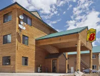 Super 8 by Wyndham Cooke City Yellowstone Park Area - 駐車場