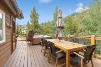 Luxury Home-Walk to everything in Frisco. Hot tub, ski, fireplace 3BD, 3.5BA - 4-Star