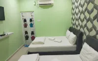 Leaf Guest House - Guest houses