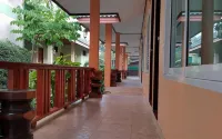 Ruean Narisara Resort - Resorts