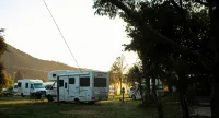 穀倉小屋和露營地 - 停車場