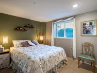 Lovely 2-bedroom condo in Chelan, close to town with mountain views Hotels in Chelan