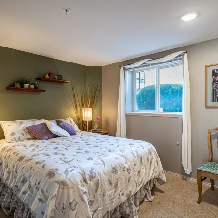 Lovely 2-bedroom condo in Chelan, close to town with mountain views