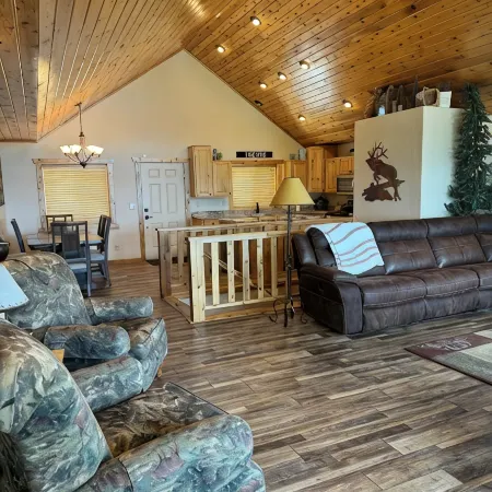 Cozy cabin with AC, Wi-Fi and view of Bear Lake in charming Fish Haven, Idaho