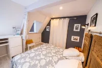 Charming longère in a quiet location 5 minutes from a large sandy beach.