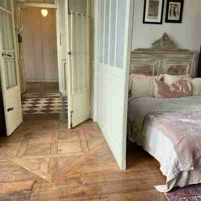 Spacious and dramatic 3-bedroom apartment in the heart of Le Marais Rooms
