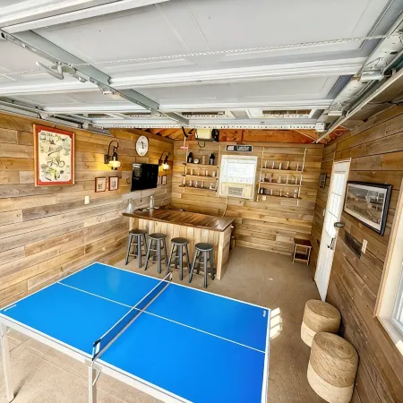 Dog Friendly! Booking 2026!! Sleeps7, 1 mile 2 beach