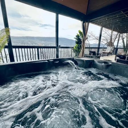 Entire Lakeview House ~ 1 Hour to MetLife ~ Hot Tub~Firepit~Stunning View~Decks