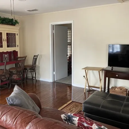 BestStays@Queen Bee Cozy for couples and small families