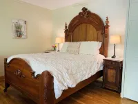 Badger's Den- Cozy Treetop Studio
