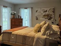 Charming lake side retreat great for family time or a romantic getaway! Hotele w: Otisco