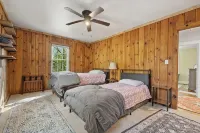 Holly Hill..  3-bedroom home in Historic Gastonia private yard 20min to Airport - 4-Star