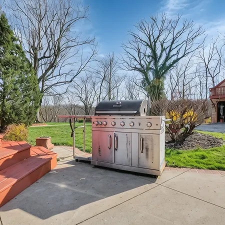 Pickle Hill - pool, pickleball court, sauna, near Hocking Hills, sleeps 10!