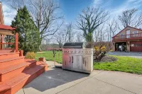 Pickle Hill - pool, pickleball court, sauna, near Hocking Hills, sleeps 10! - Wifi