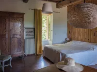 Les Hauts de Couze, old stones, natural surroundings Hotels in Lalinde