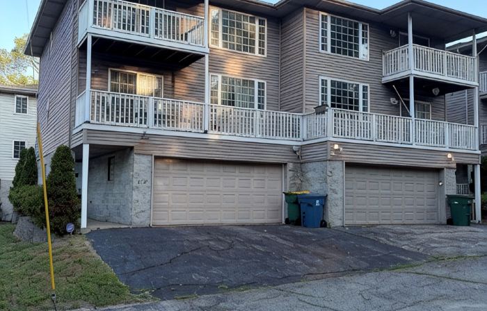 Cozy 3-bedroom 3 bathroom condo with AC, WiFi in charming Miller Beach