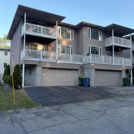 Cozy 3-bedroom 3 bathroom condo with AC, WiFi in charming Miller Beach