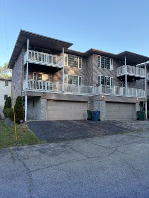 Cozy 3-bedroom 3 bathroom condo with AC, WiFi in charming Miller Beach