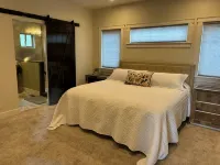 The Track House - 4BR Near UO, Autzen & Hayward, Peaceful & Spacious - 4-Star