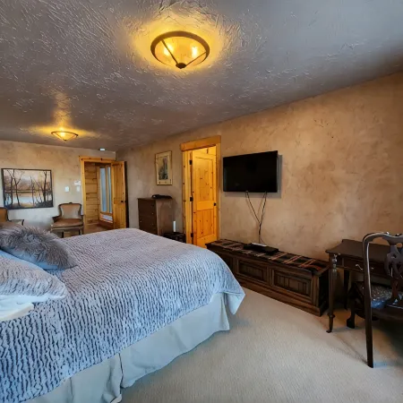 Lodge at Phantom Lake Ranch, Lakes, Fishing, Hiking Trails, Quiet Seclusion