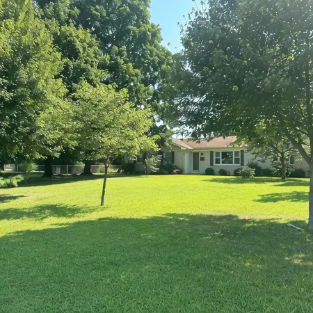Charming 3-bedroom Country Cottage in Beautiful Brownsburg, IN!
