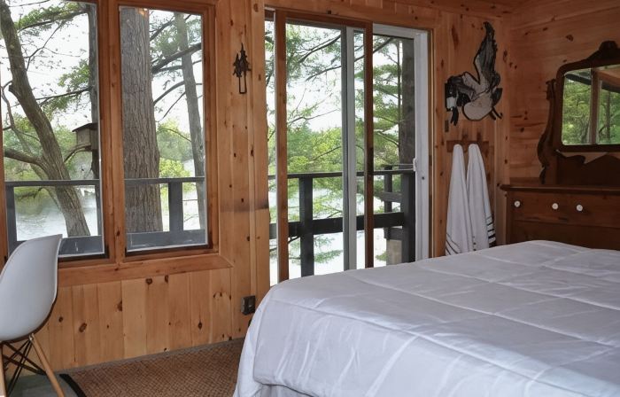 Waterfront cottage @ Muskoka Pines kayaks/ fireplace /bbq/firepit