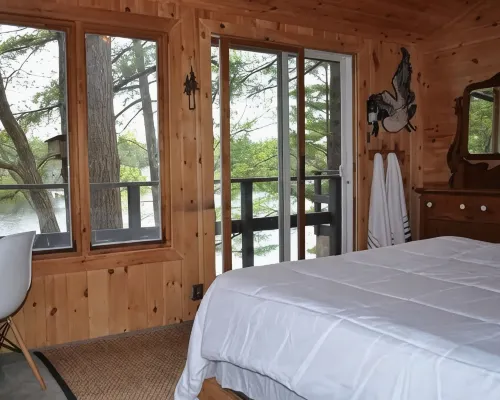Waterfront cottage @ Muskoka Pines kayaks/ fireplace /bbq/firepit Hotels in Gravenhurst