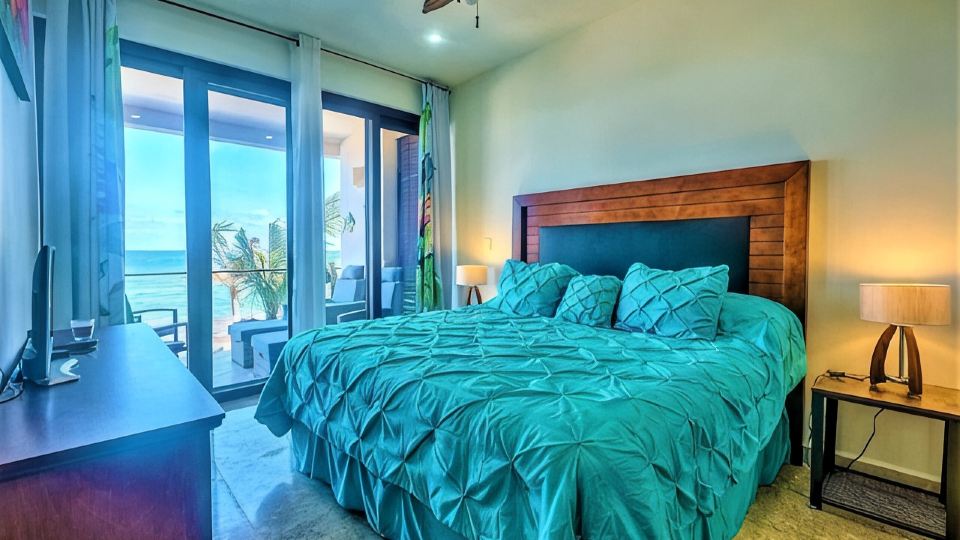 Create Unforgettable Memories in Your Beachfront Escape with Stunning Views!