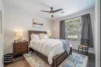 Cozy Cottage Just Minutes from Oaklawn Racetrack & Casino - Country Houses