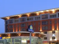 Days Hotel by Wyndham Baku Hotels near Philharmony Park
