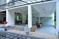 Eden Grand