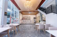 Grand Valonia Hotel Cafe & Park Jember - breakfast