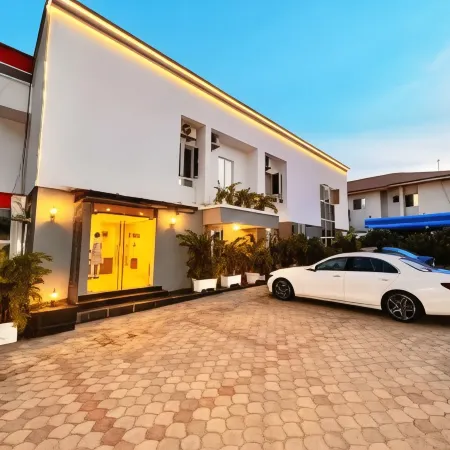 Tatafish Hotels Premium Rooms & Complimentary Meals