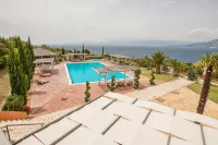 Thalassa Hotel - Pools