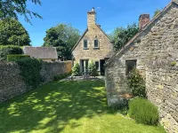Quiet Cowfair Cottage In Central Cotswolds With Lovely Garden - 3-Star