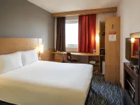 Ibis Kaliningrad Tsentr Hotel - parking