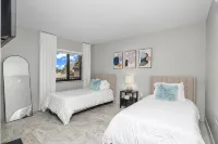 Gulf-Front: Dreamy Views, Renovated, Steps from Beach - 4-Star