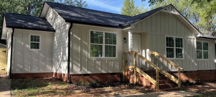 1 mile to Main Street in Monroe - Newly Renovated - Pet Friendly - Fenced Yard Hotels in Union County