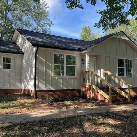 1 mile to Main Street in Monroe - Newly Renovated - Pet Friendly - Fenced Yard