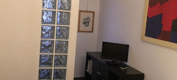 Center, wi-fi, air-conditioned, utilities room and bathroom linen cleaning included. Hotel di Parma