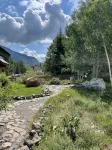Centrally located, Quiet Neighborhood, 3 Minute Walk to Restaurants and Shops ✨ - 3-Star